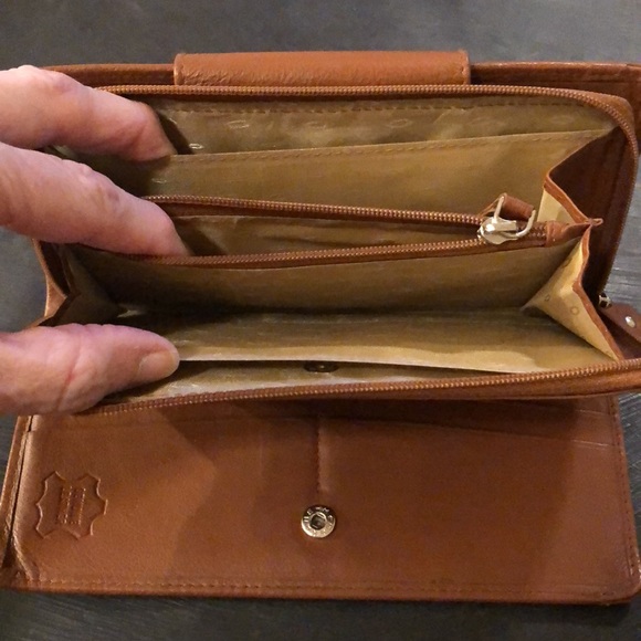 LuPa Soft Large Wallet w/18 Credit Card Slots, Six ~7” Lg Pockets & Coin Storage - Picture 8 of 9